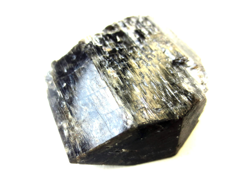 fluororichterite, richterite, mineral, minerals, ontario geology, geology, rare minerals, terminated amphibole, black crystal